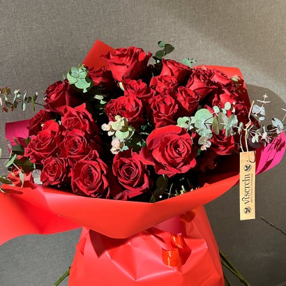 Ramo de 50 rosas rojas para San Valentín de floristería Viserchi en Madrid