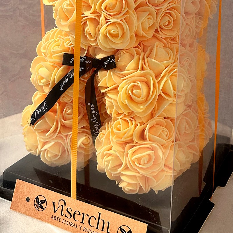 Oso de flores de foam naranja de floristería Viserchi en Madrid