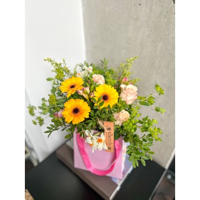 Comprar Bouquet primavera/verano con caja incluida de floristería Viserchi, floristería en Arganzuela, Madrid