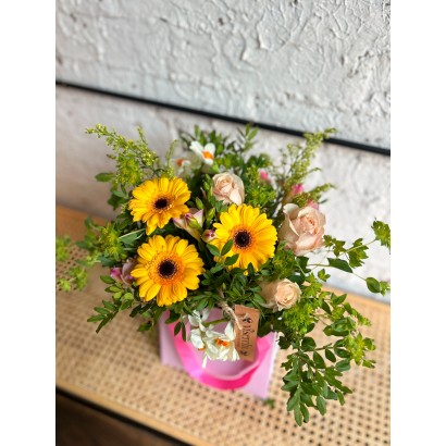 Comprar Bouquet primavera/verano con caja incluida de floristería Viserchi, floristería en Arganzuela, Madrid