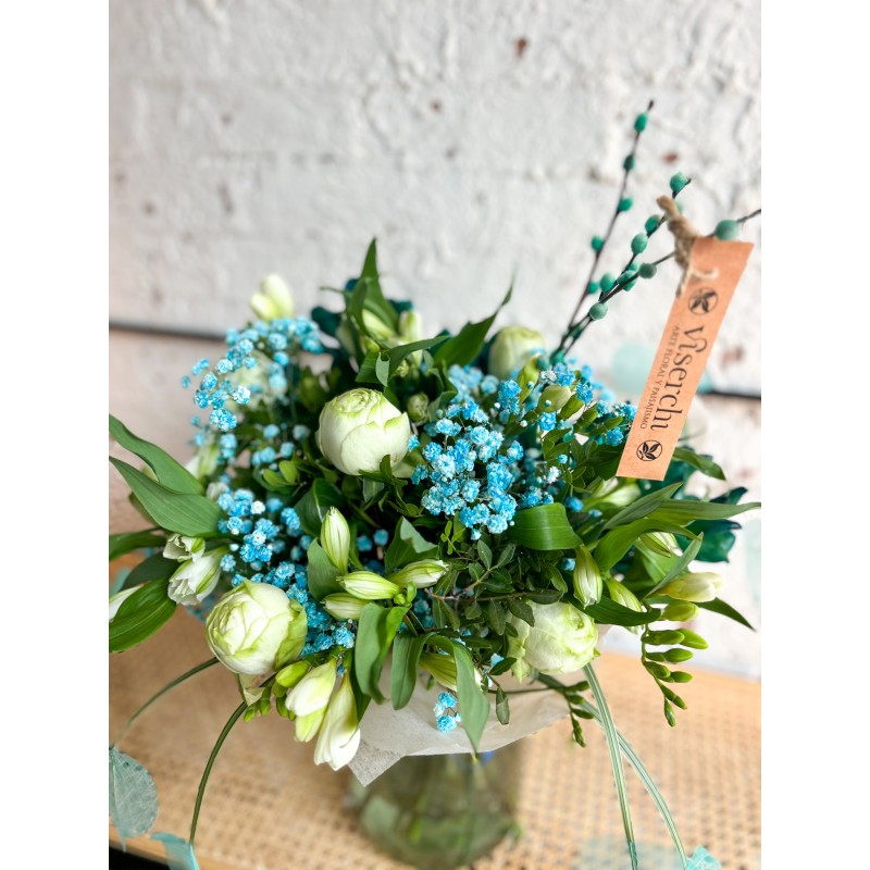 Comprar Bouquet primavera/verano azul y blanco de floristería Viserchi, floristería en Arganzuela, Madrid