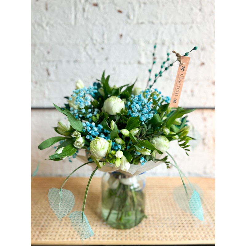 Comprar Bouquet primavera/verano azul y blanco de floristería Viserchi, floristería en Arganzuela, Madrid