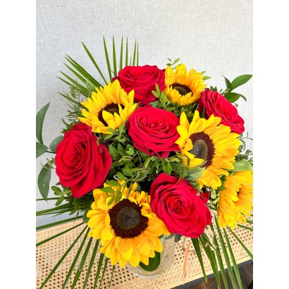 Comprar Bouquet de girasoles y rosas rojas de floristería Viserchi, floristería en Arganzuela, Madrid