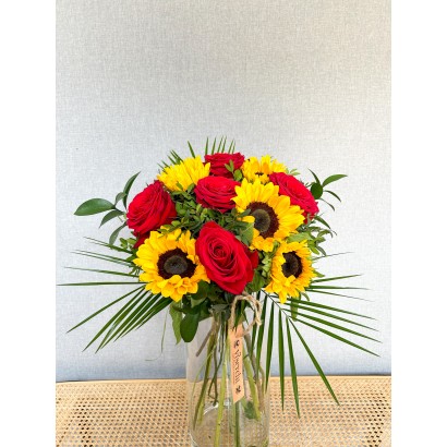 Comprar Bouquet de girasoles y rosas rojas de floristería Viserchi, floristería en Arganzuela, Madrid