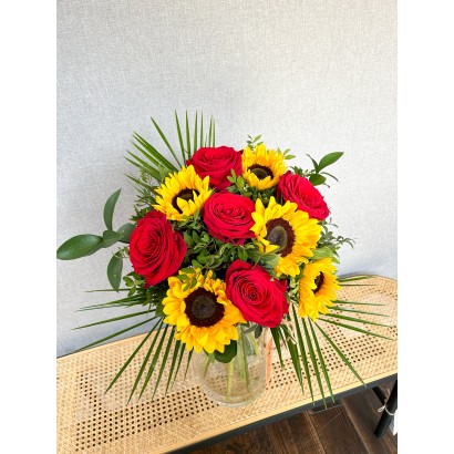 Comprar Bouquet de girasoles y rosas rojas de floristería Viserchi, floristería en Arganzuela, Madrid