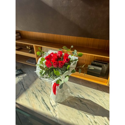 RAMO DE 12 ROSAS SAN VALENTÍN