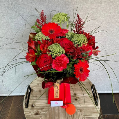 Ramo box rojo de floristería Viserchi en Madrid