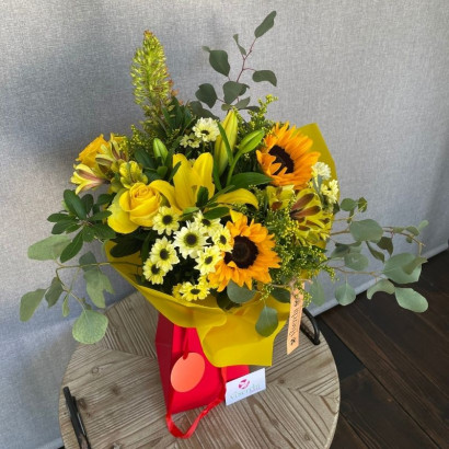 Ramo box girasoles con caja de floristería Viserchi en Madrid